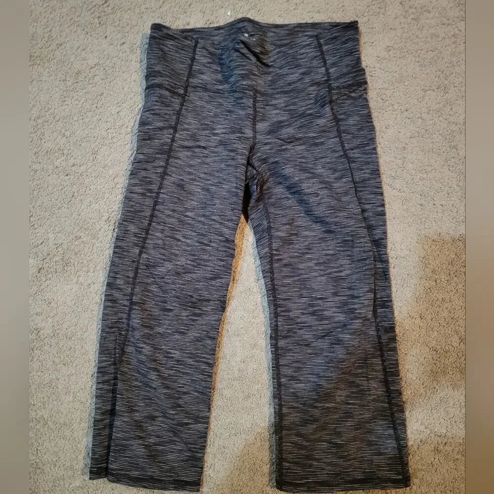 Women's Athleta Black Space Workout Capri leggings Sz Large